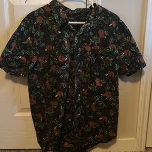 Rude Men's Sloth Graphic Short Sleeve Button Up Shirt Size L All Over Print